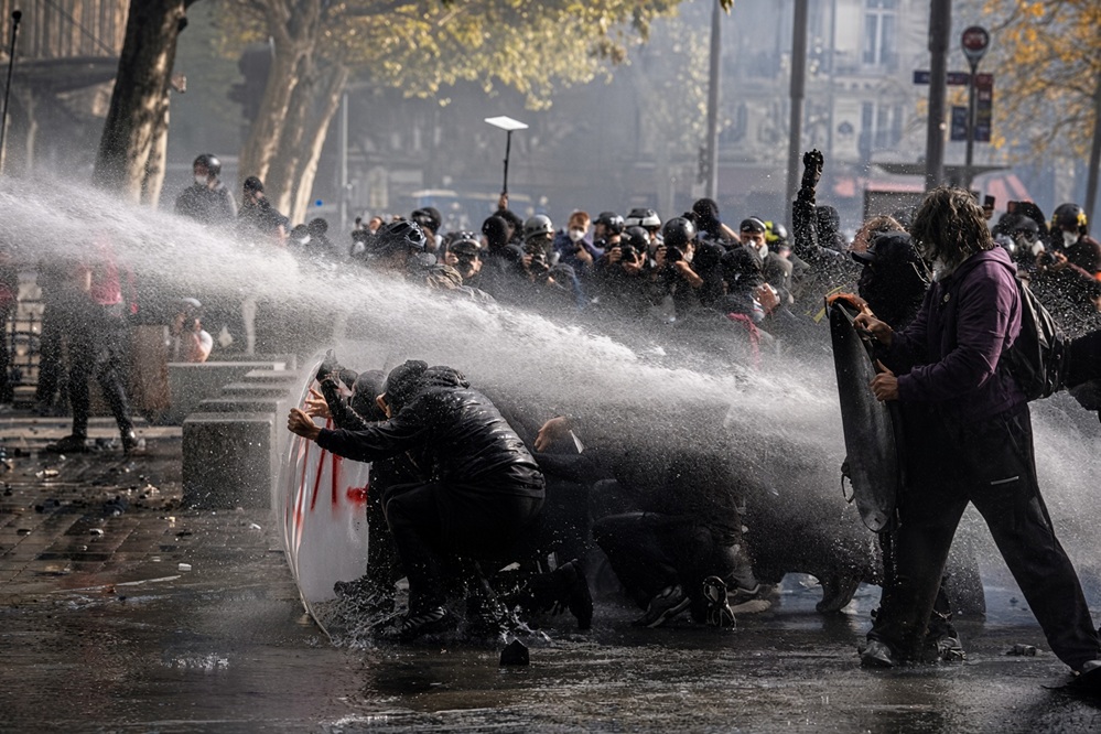 Francia impone toques de queda nocturnos tras la ola de saqueos que dejó casi 2.400 detenidos